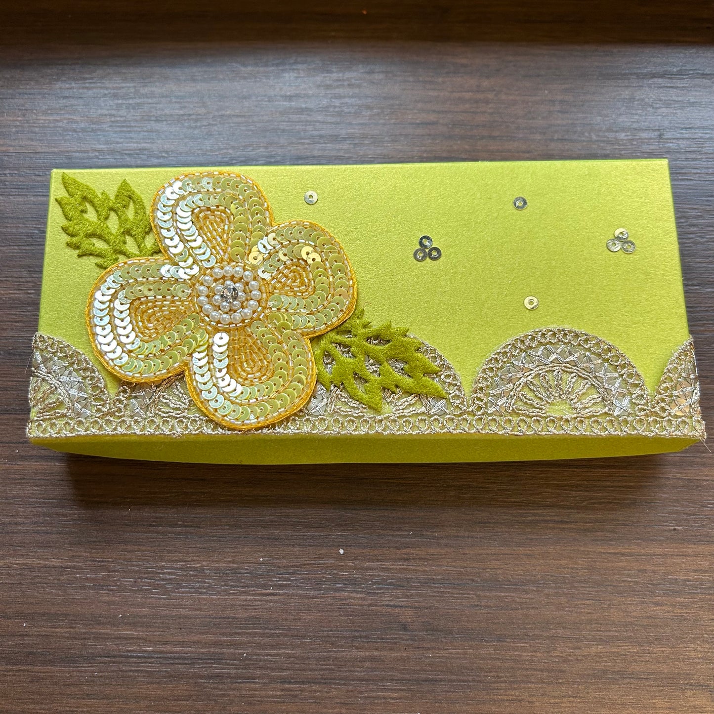 Sequin Flower Box - Single Gaddi