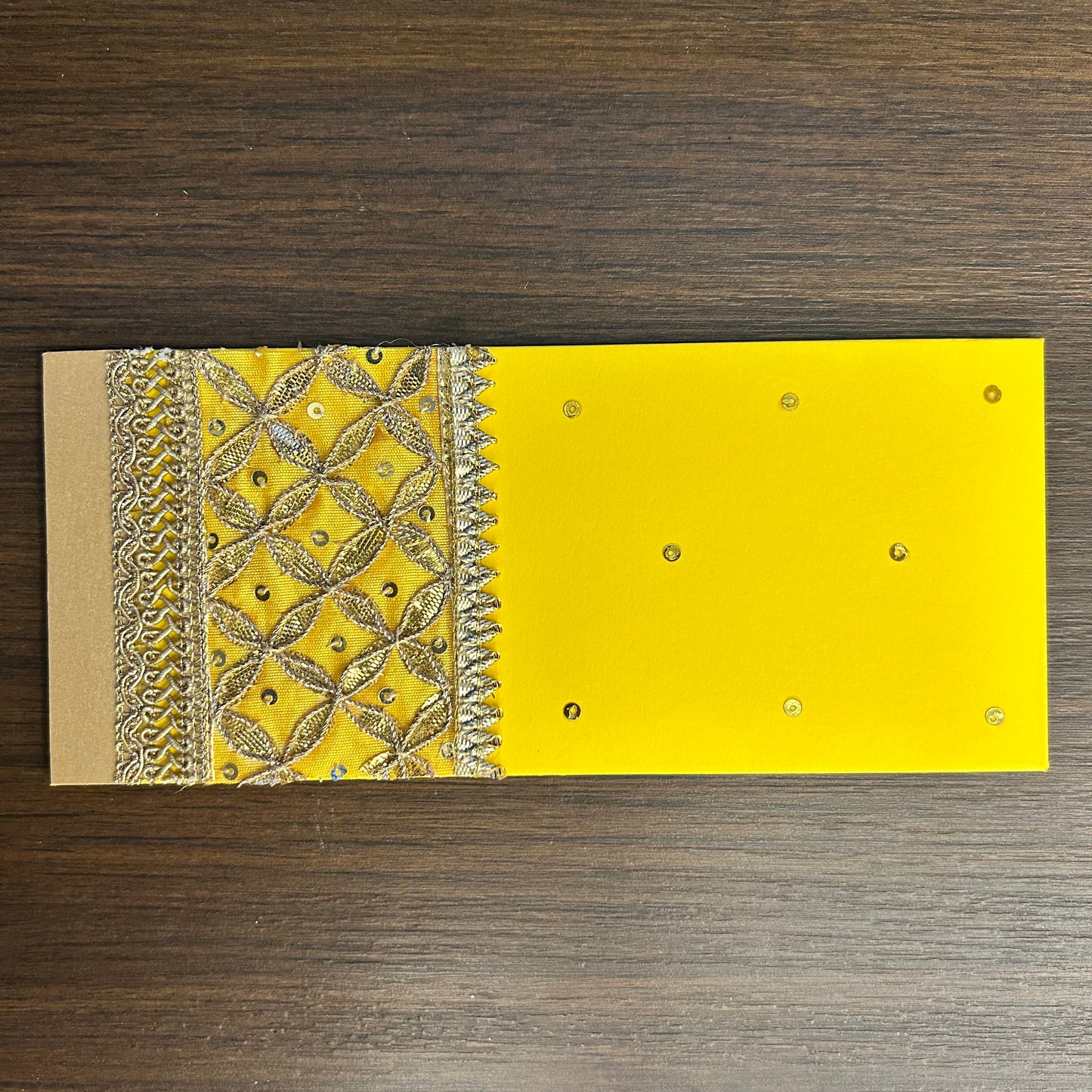 Criss Cross Gota Border