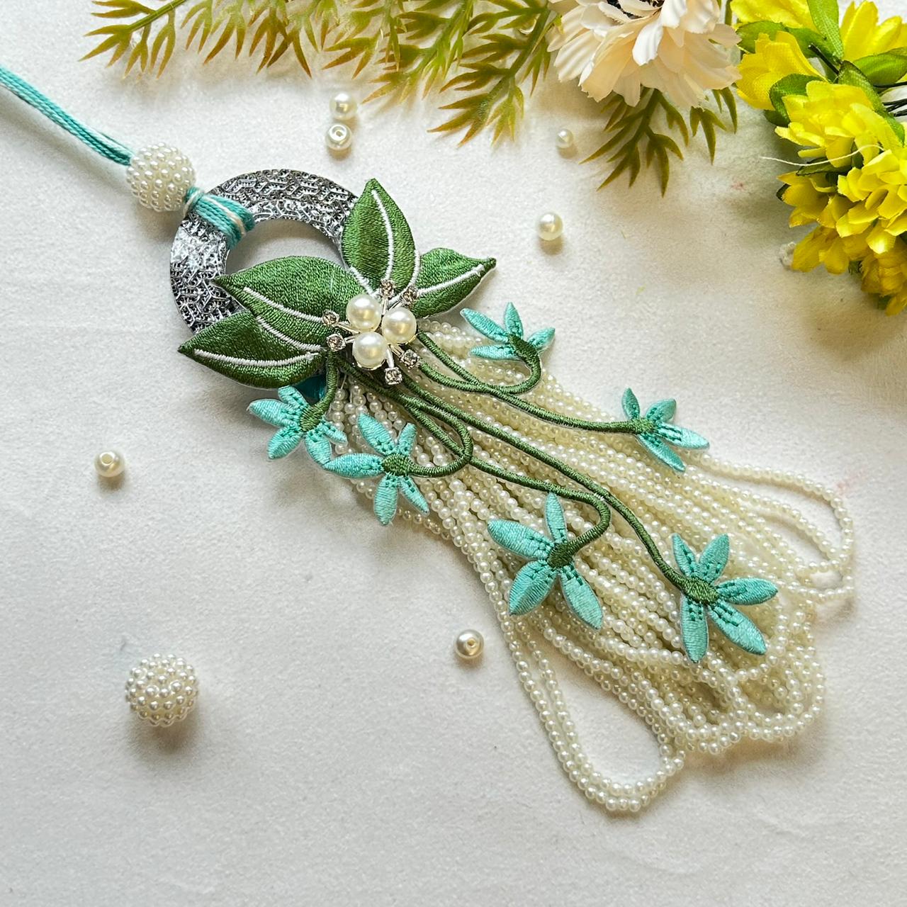 Applique Flower & Pearl Bunch