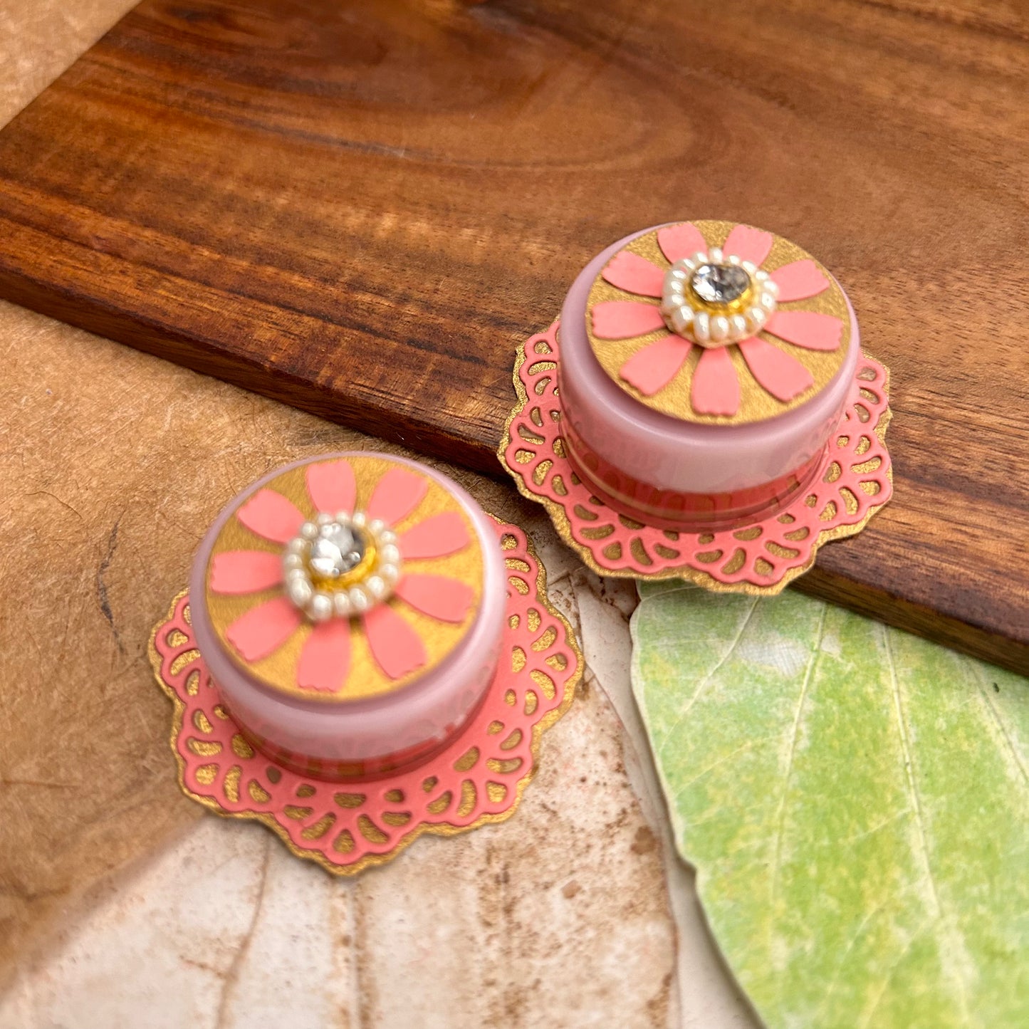 Round boxes with Diecut Base
