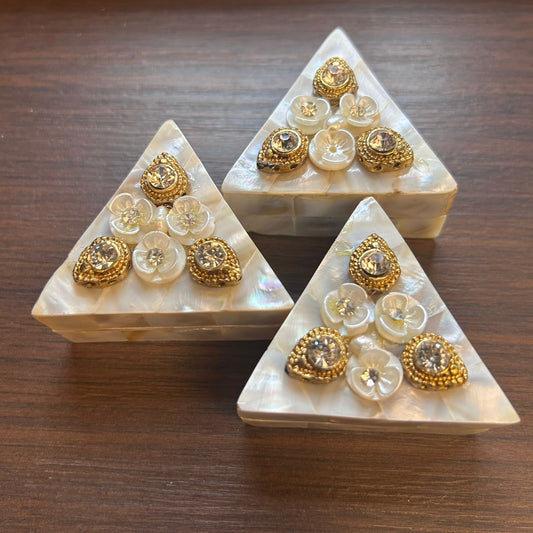 Triangular Ginni Box